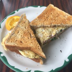 Ninette Motor Hotel - What a Denver sandwich should look like!