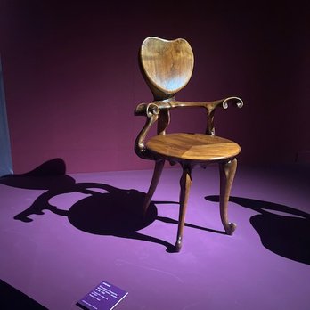Palacio de Cibeles - A chair by Antoni Gaudi - Landmarks & Historical Buildings Near Me - Madrid, M