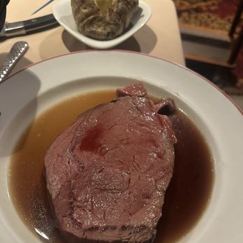 Primarily Prime Rib - Prime rib roast, medium rare - Steakhouses Near Me - Las Vegas, Nevada
