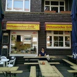 Terrasse mit reichlich Sitzgelegenheiten