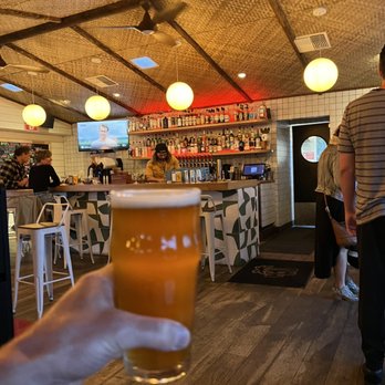 Hamburger Hut - Craft on draft - Cocktail Bars Near Me - Encinitas, California Hamburger Hut - Craft on draft - Cocktail Bars Near Me - Encinitas, California