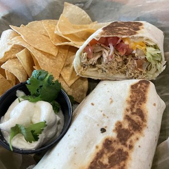 Jalepenos - Pollo guisado burrito & chips - Mexican Near Me - Ponce, Puerto Rico