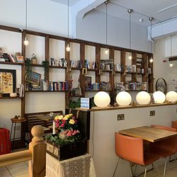 Cafe Macarong - Books books books