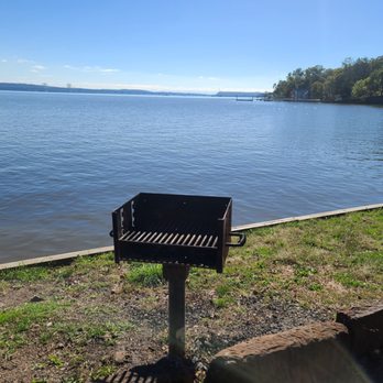 Nyack Beach State Park - Picnic tables and outdoor grills around the park - Parks Near Me - Upper Nyack, New York