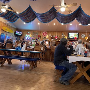 The Mad Crabber - Dining area - Seafood Near Me - Avon, North Carolina The Mad Crabber - Dining area - Seafood Near Me - Avon, North Carolina