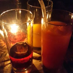 Buena compañía,  buenos tragos...  date prisa que ya son las 4&10!!