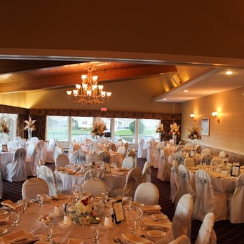 Daniele's At Valley View - a banquet room set for a wedding - Country Clubs Near Me - Utica, New York Daniele's At Valley View - a banquet room set for a wedding - Country Clubs Near Me - Utica, New York