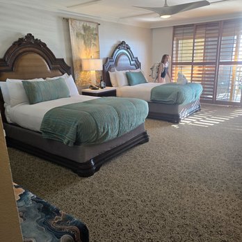 Pacific Terrace Hotel - Great room decor - San Diego, CA