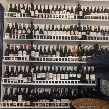 Sacha - Wine wall - Spanish Near Me - Madrid, M