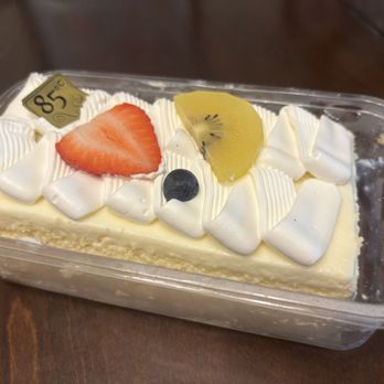85°C Bakery Cafe-Blaine - Fruit cake - Bakeries Near Me - Blaine, Minnesota 85°C Bakery Cafe-Blaine - Fruit cake - Bakeries Near Me - Blaine, Minnesota