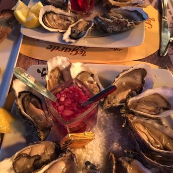 Le Garde Manger - Excellent fresh oysters with a crisp Bordeaux Blanc...perfect. - French Near Me - Bayeux, 14 Le Garde Manger - Excellent fresh oysters with a crisp Bordeaux Blanc...perfect. - French Near Me - Bayeux, 14