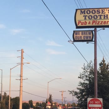 Moose's Tooth - Open until midnight in the summer - Pizza Near Me - Anchorage, Alaska