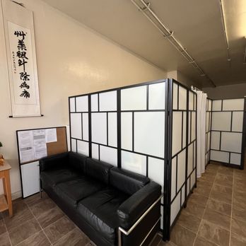 Sunrise Acupuncture Clinic - Reception area - Acupuncture Near Me - San Francisco, California Sunrise Acupuncture Clinic - Reception area - Acupuncture Near Me - San Francisco, California