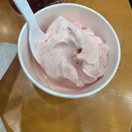 This is astrawberry icecream right? This is astrawberry icecream right?