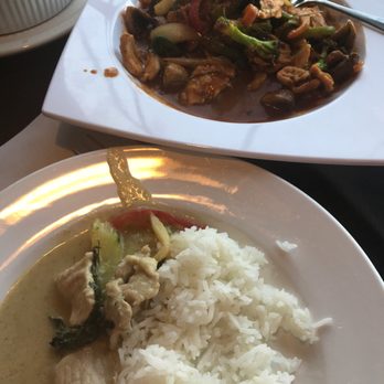 Ying's Thai-Sushi - Green curry and ginger paste stir fry with veggies - Sushi Bars Near Me - Sandy, Utah Ying's Thai-Sushi - Green curry and ginger paste stir fry with veggies - Sushi Bars Near Me - Sandy, Utah