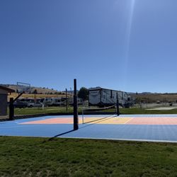 Klamath Falls RV Resort - Basketball, pickle ball & shuffle board