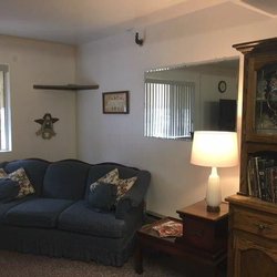 Sierra Guest Home - Front living room