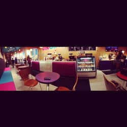 Wild Berry Yogurt Cafe