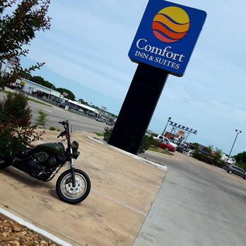 Comfort Inn & Suites Ponca City Near Marland Mansion - Street sign as seen frum Hwy 77 - Hotels Near Me - Ponca City, Oklahoma Comfort Inn & Suites Ponca City Near Marland Mansion - Street sign as seen frum Hwy 77 - Hotels Near Me - Ponca City, Oklahoma