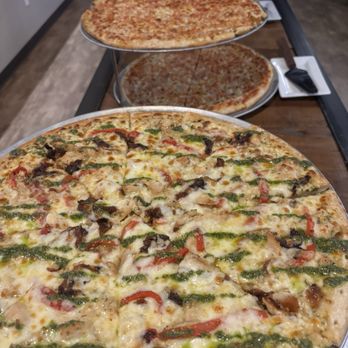 The Apex at Crossgates - Pizza!! - Apartments Near Me - Albany, New York