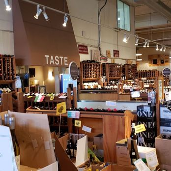 The Wine House - Italian section. Similar layout for other countries and regions. - Beer, Wine & Spirits Near Me - Los Angeles, California