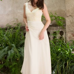 EO Costura por Estanislao - EO Novia por Estanislao Costura a Medida - Wedding dresses and bridal gowns made to measure.
