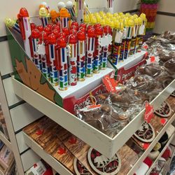 Famous Canada - Pens and more