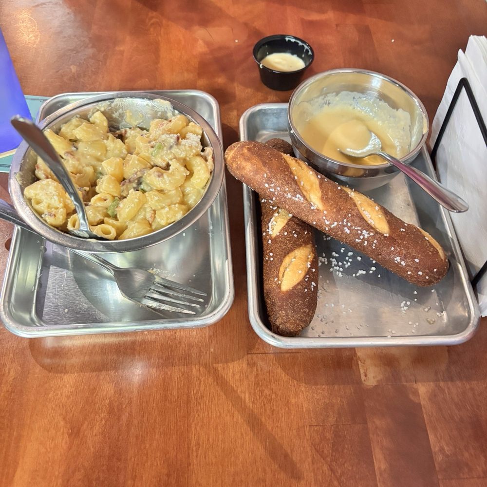 Pretzels Jalapeño Mac and cheese Pretzels Jalapeño Mac and cheese