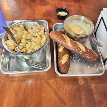 Two Dogs Taphouse - Pretzels Jalapeño Mac and cheese - Burgers Near Me - McMinnville, Oregon
