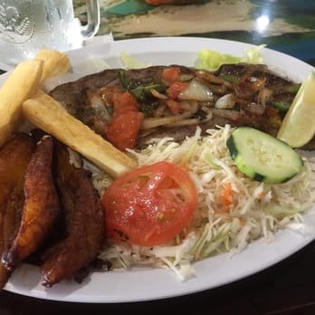 Los Paisanos Restaurant - Bistec con encebollados - Latin American Near Me - Miami, Florida