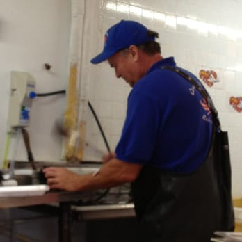 Quality Seafood - Preparing the uni sea urchin - Seafood Markets Near Me - Redondo Beach, California