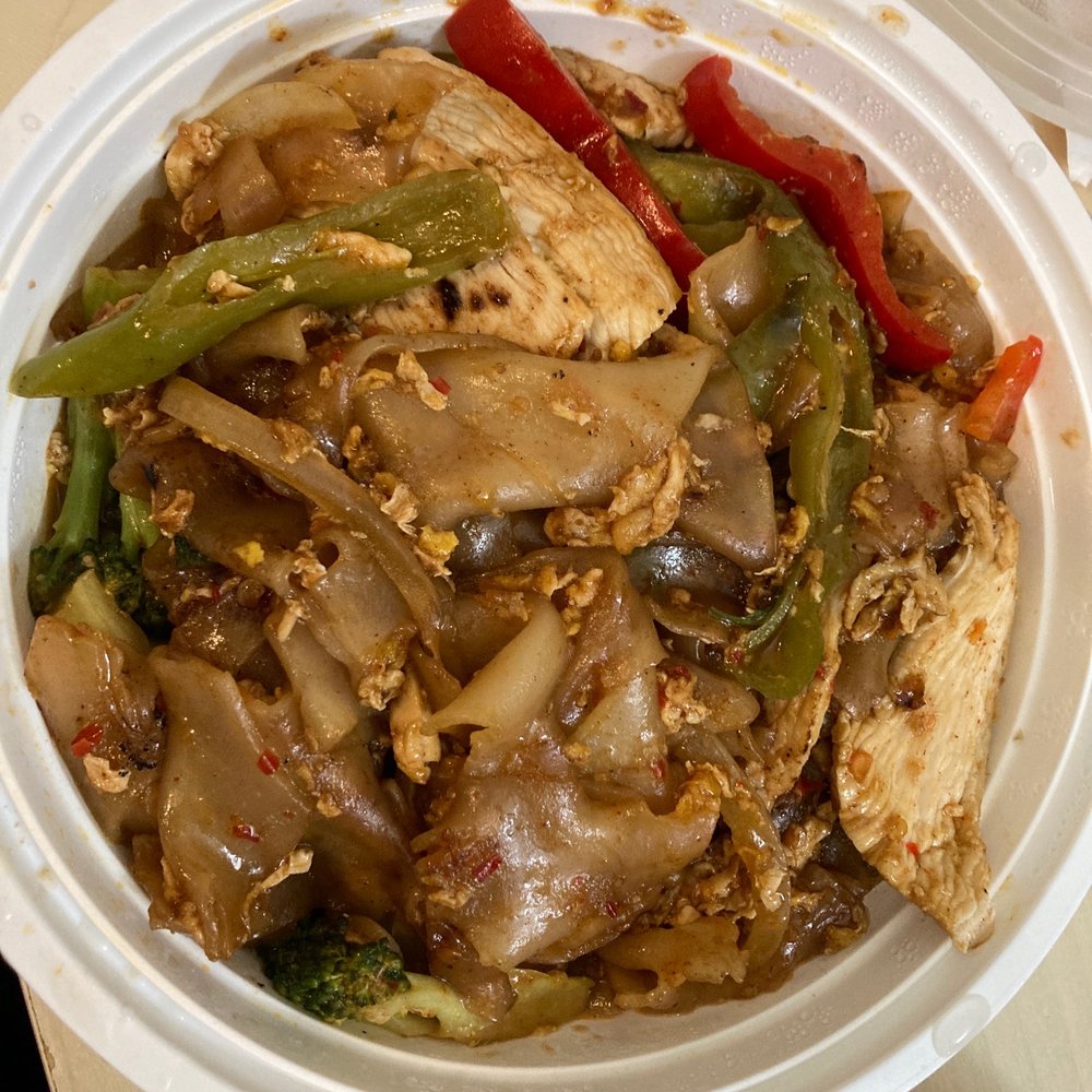 Thai Super - Chicken Drunken Noodle - Thai Near Me - New York, New York Thai Super - Chicken Drunken Noodle - Thai Near Me - New York, New York