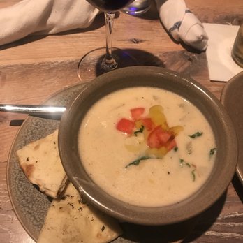 Moku Kitchen - Cocktail Bars Near Me - Honolulu, Hawaii