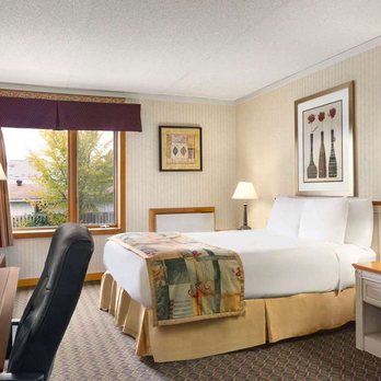 Travelodge - Guest room - Hotels Near Me - Owen Sound, Ontario Travelodge - Guest room - Hotels Near Me - Owen Sound, Ontario