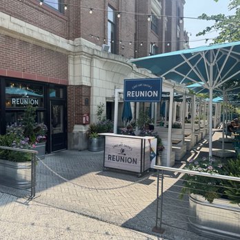 Chef Art Smith's Reunion - Outdoor seating - American Near Me - Chicago, Illinois