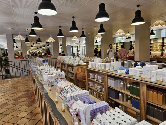 Parfumerie Fragonard - Usine Laboratoire de Èze by null