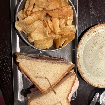 Puttshack - Denver - Club sandwich - Mini Golf Near Me - Denver, Colorado