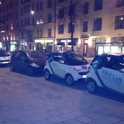 car2go - Tre söta utanför mitt jobb på Fleminggatan, Kungsholmen