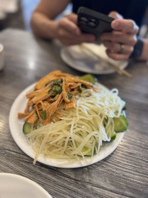 Yunnan Restaurant 云南过桥园 by null