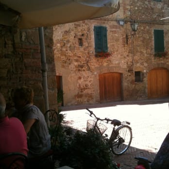 Piccolomini Caffe - Nice terrace at the back. - Italian Near Me - Pienza, SI