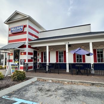 Waldo's Chicken & Beer - Restaurant with outdoor seating - Chicken Shop Near Me - Franklin, Tennessee Waldo's Chicken & Beer - Restaurant with outdoor seating - Chicken Shop Near Me - Franklin, Tennessee