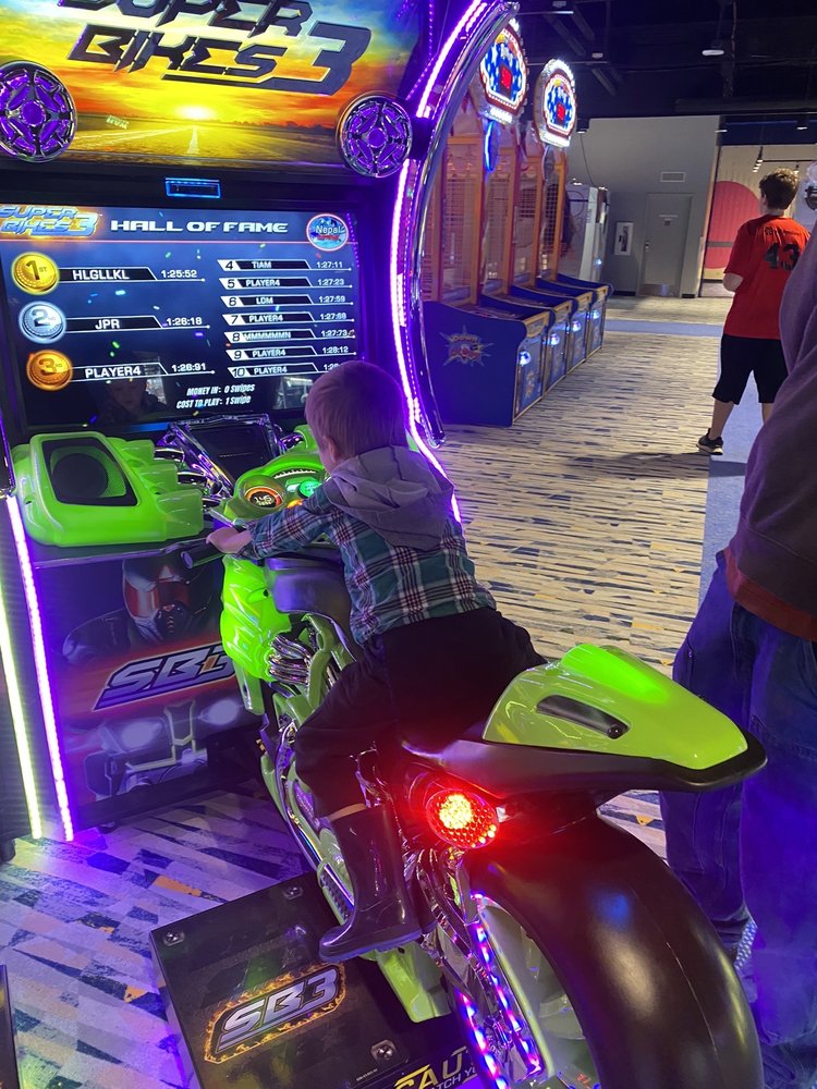 Round 1 Bowling & Amusement Arcades 293 Valley River Ctr, Eugene