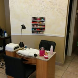 ID Luxury Med Spa - Manicure area