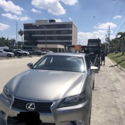 Car being dropped off in Florida. Had to meet the driver on a larger parking lot very close to my place.. for obvious reasons. Car being dropped off in Florida. Had to meet the driver on a larger parking lot very close to my place.. for obvious reasons.