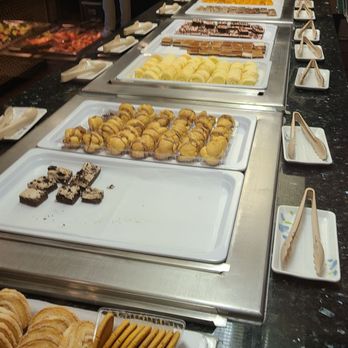 W Spoon Buffet - Dessert section not that interesting. - Buffets Near Me - Victorville, California