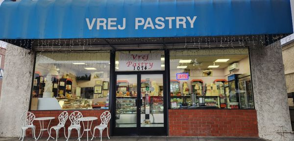 Vrej Pastry by null