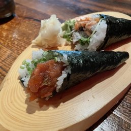 Temaki (hand rolls) Temaki (hand rolls)
