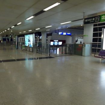 港鐵機場站 - Platform - Train Stations Near Me - Hong Kong, HK