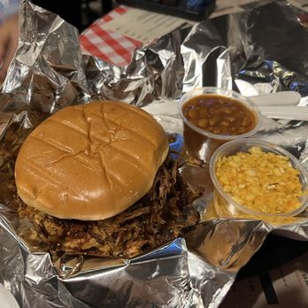 Charlie Vergos' Rendezvous - Pork Shoulder Sandwich - Barbeque Near Me - Memphis, Tennessee