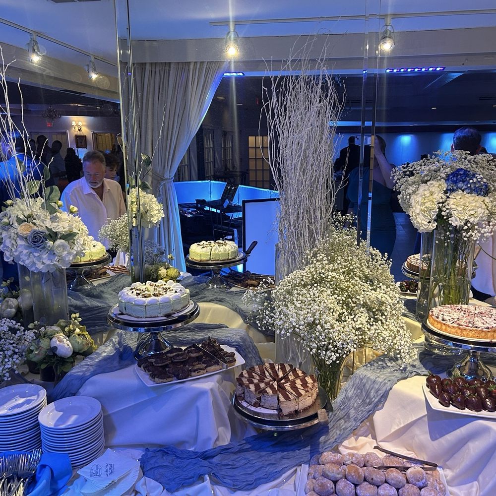 Maggie Austin Cake, image size:1000x1000